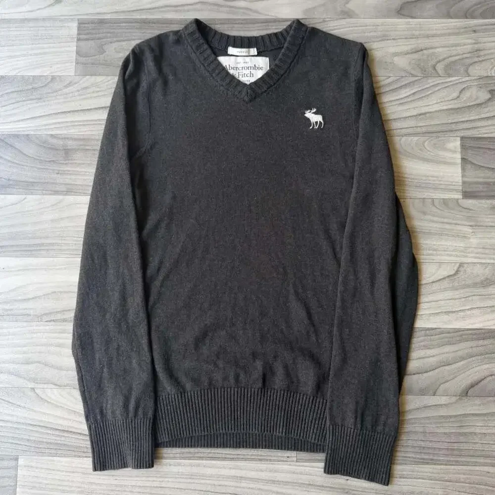 Vintage Abercrombie & Fitch Muscle Fit V-Neck Sweater Grey